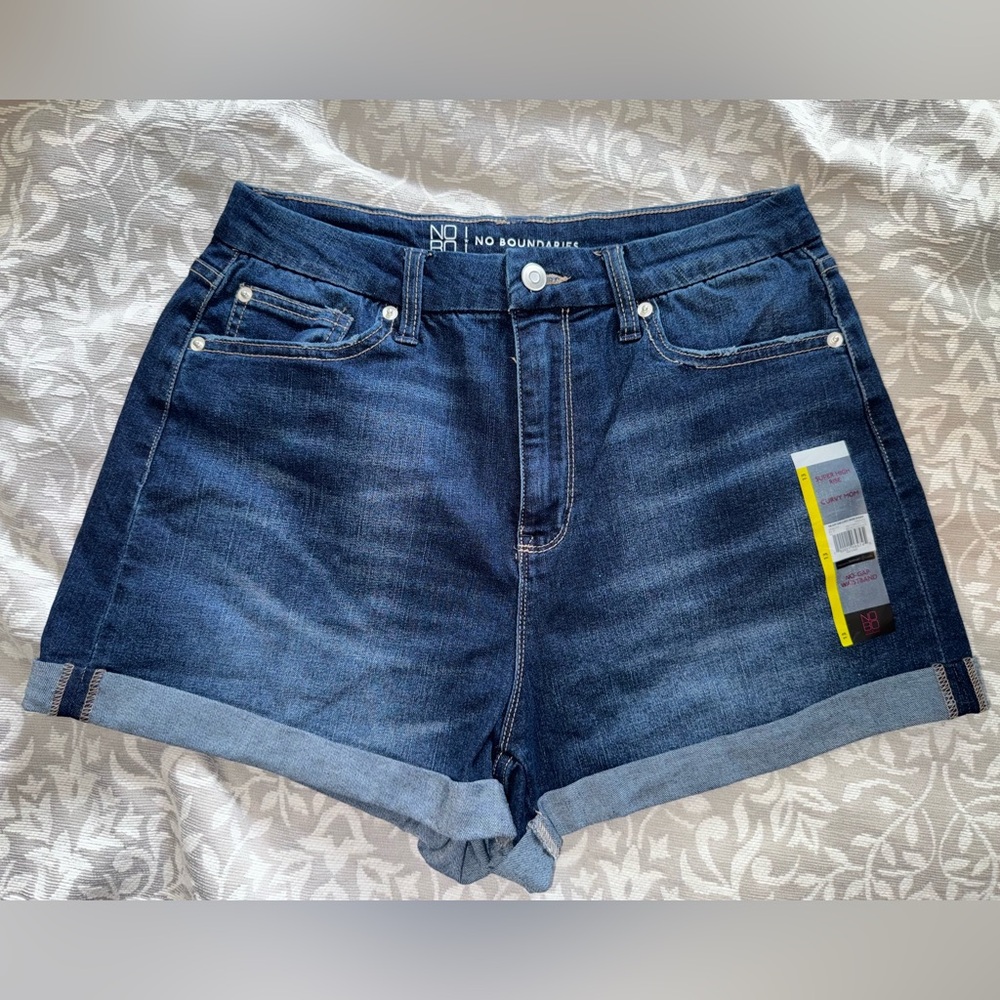 No boundaries mom short